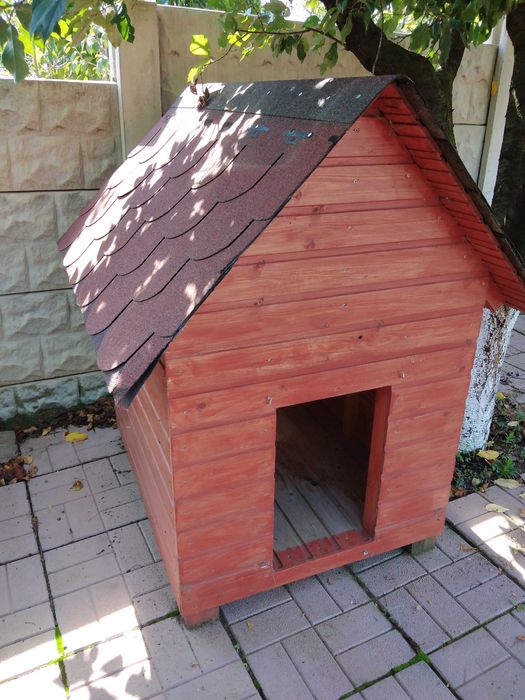 Cușcă din lemn pentru câini