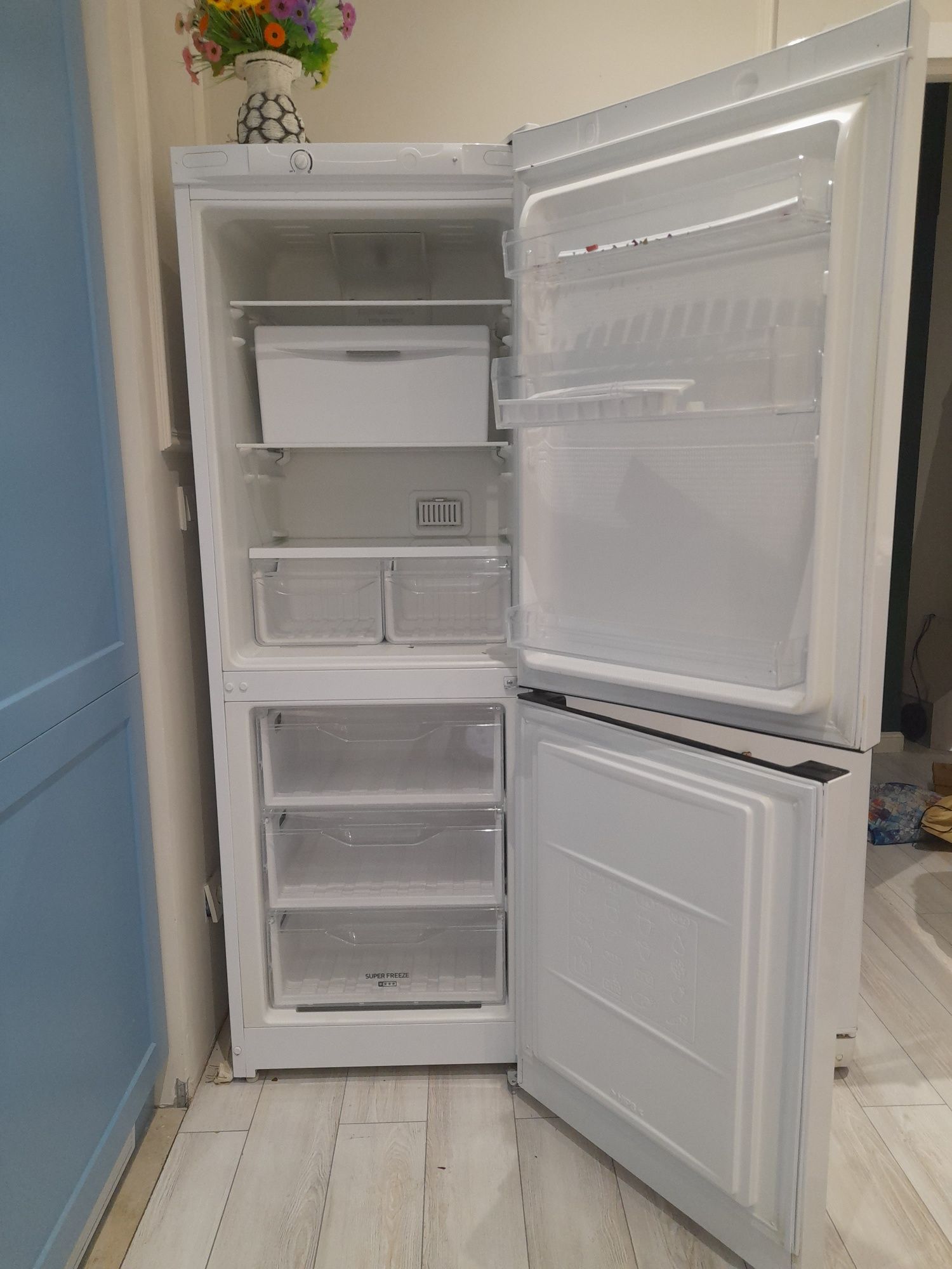 Продаётся холодильник Индезит, в отличном состоянии.