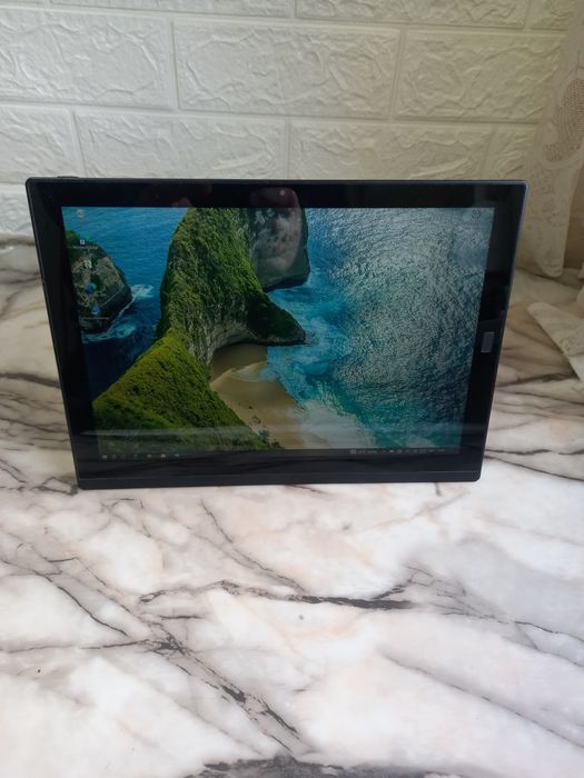 Таблет Lenovo ThinkPad X1  Intel Core M5-6Y57  8GB 240 GB SSD 12"FHD+