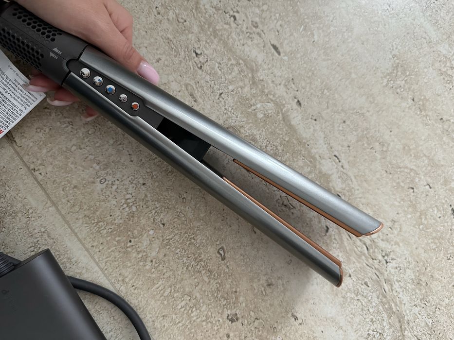 Dyson airstrait преса