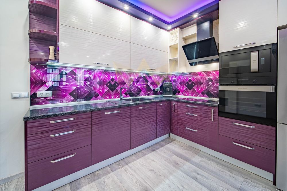 Продава се Тристаен апартамент в Варна, Център - 84 кв.м за 2596 €/кв.м - Снимка #2