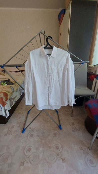 Продам Рубашку и отдельно жилет размер одежды 44-46  всё новое.