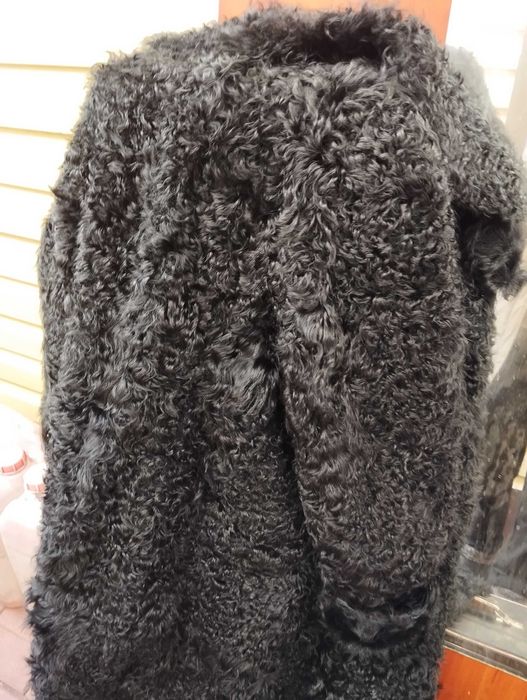 Шуба каракулевая с карманами