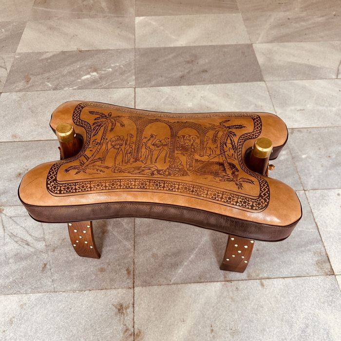 Ръчно изработена ориенталска табуретка от естествена кожа