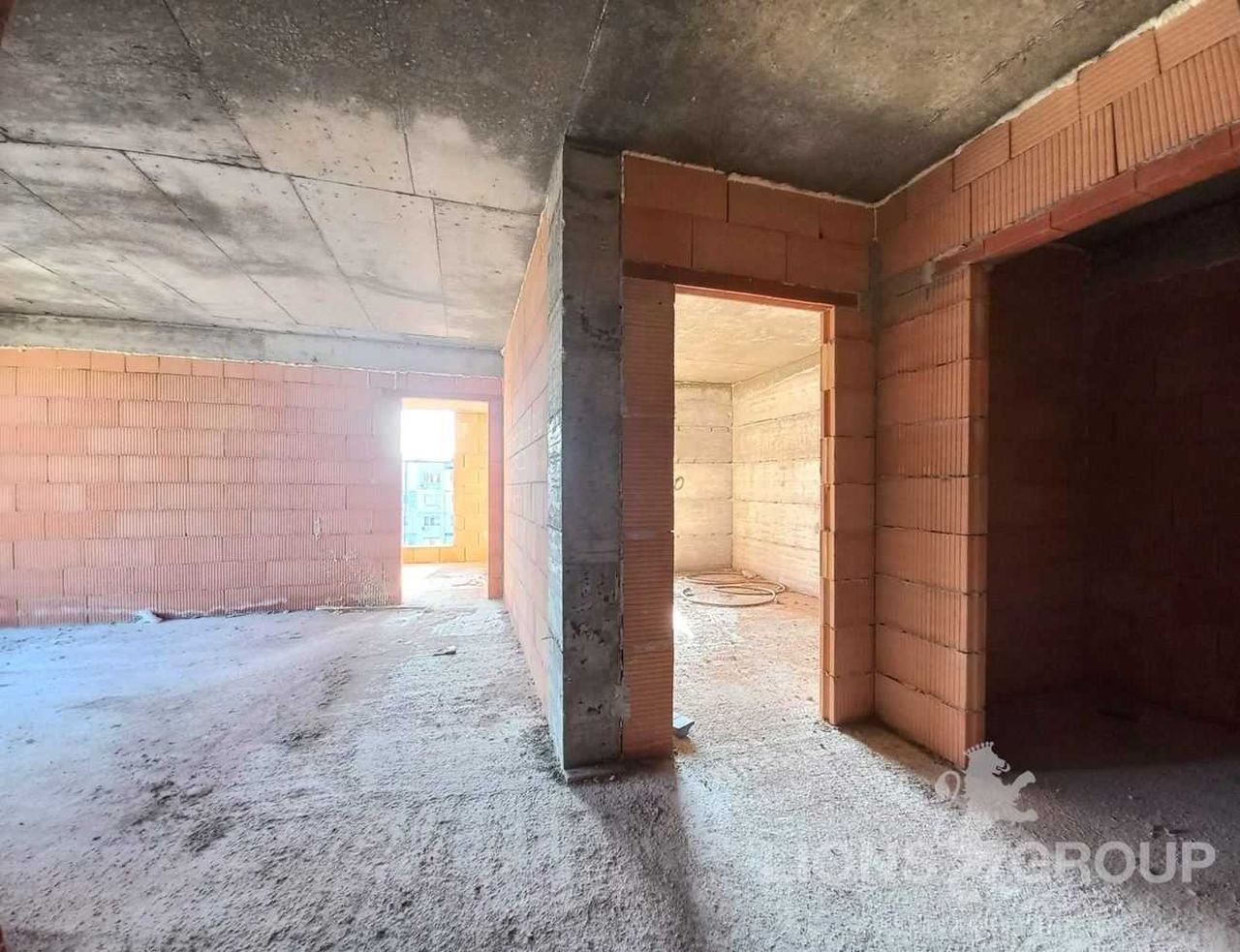 Продава се Тристаен апартамент в Варна, Базар Левски - 97 кв.м за 939 €/кв.м - Снимка #3