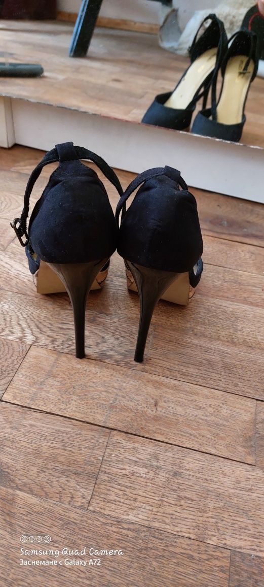 Дамски обувки с висок ток