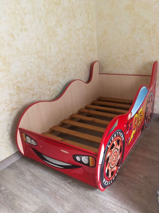 Кровать -машинка детская