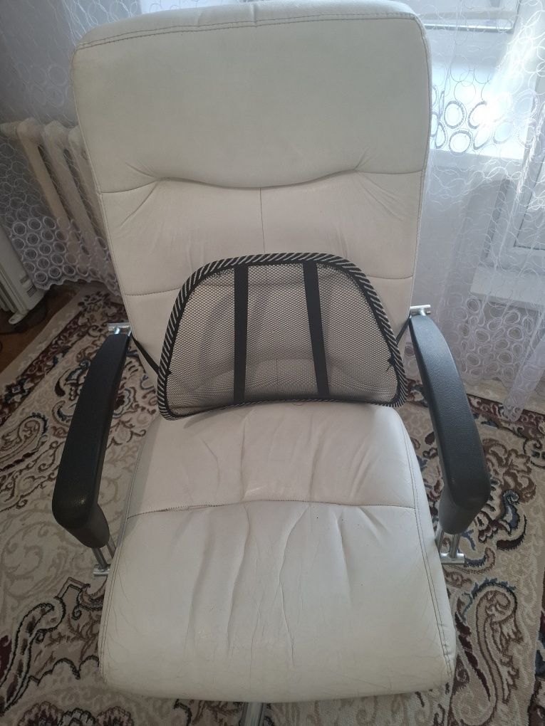 Продаётся кожаное офисное кресло