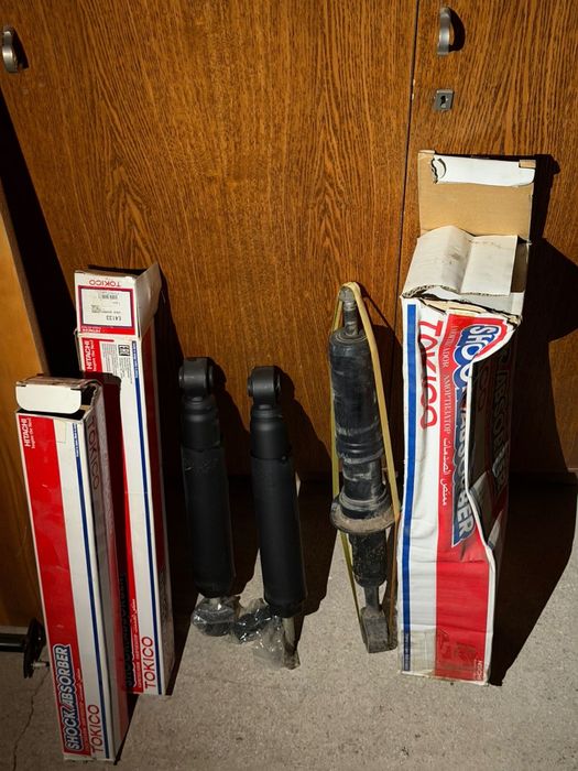 Продам амортизаторы на Land cruiser 200