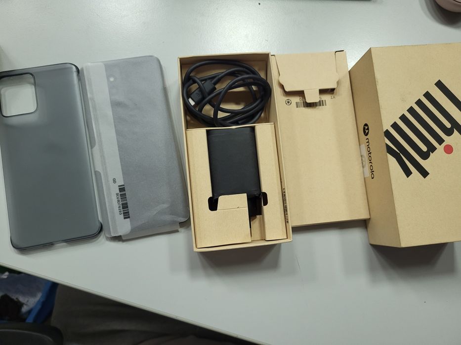 Think Phone by Motorola FullBox Cutie Impecabil Nou Carbon Rezistent