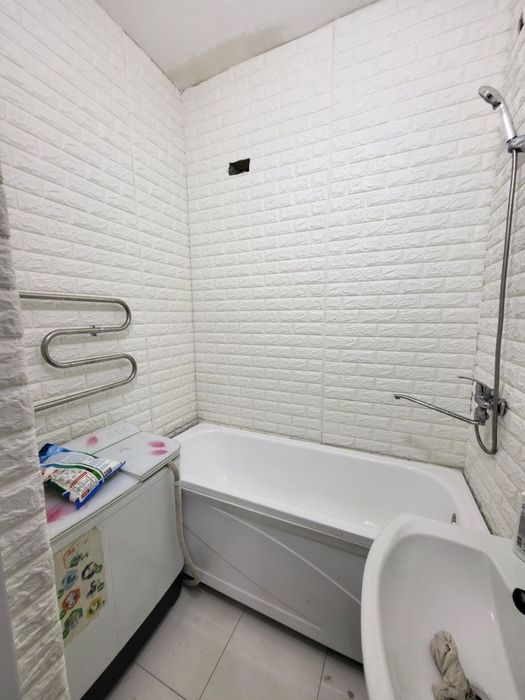 22 maktab oldida 1 xona 2 xona qilingan