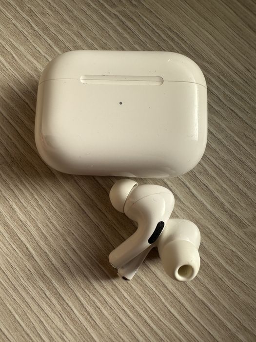 Apple Aierpods pro ca noi, folosite f putin