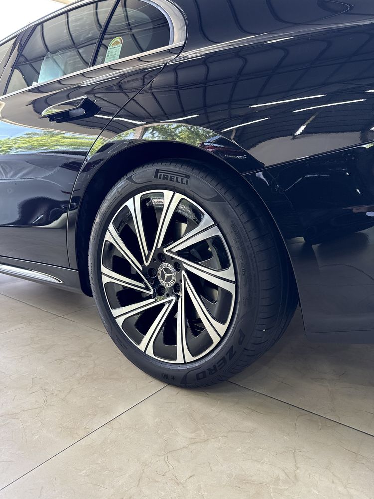 Mercedes-Benz E300 W214 Full option
