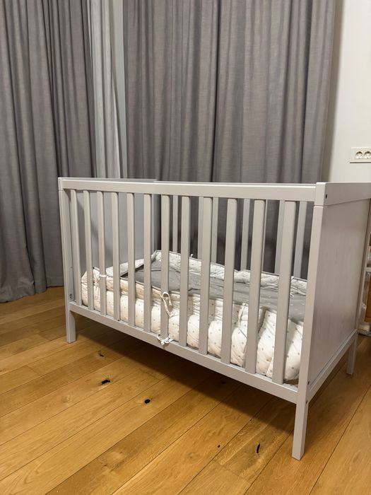 Vand patut bebe Ikea cu saltea si protectie textila