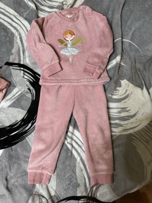 Pulover si pantaloni cu blanita 92