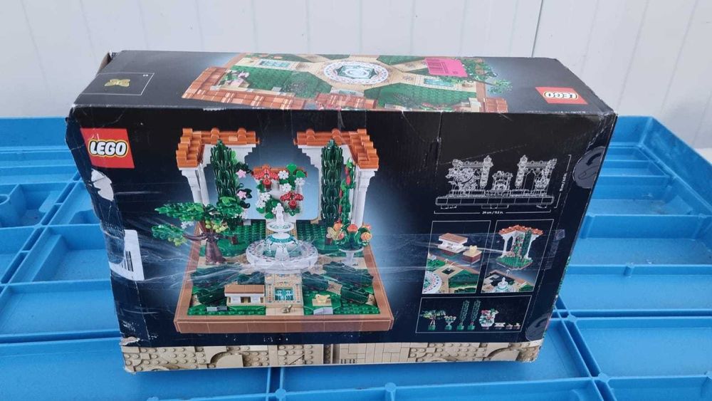 Lego Gradina cu fantana 10359, 18 ani+, 1302 piese