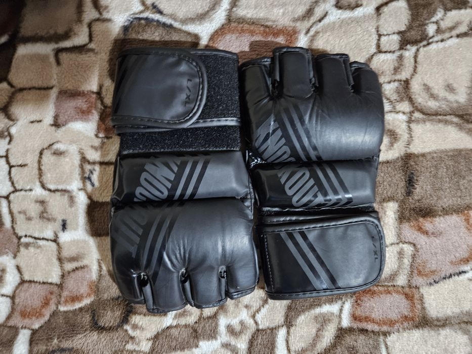 Vând echipament kickboxing/MMA