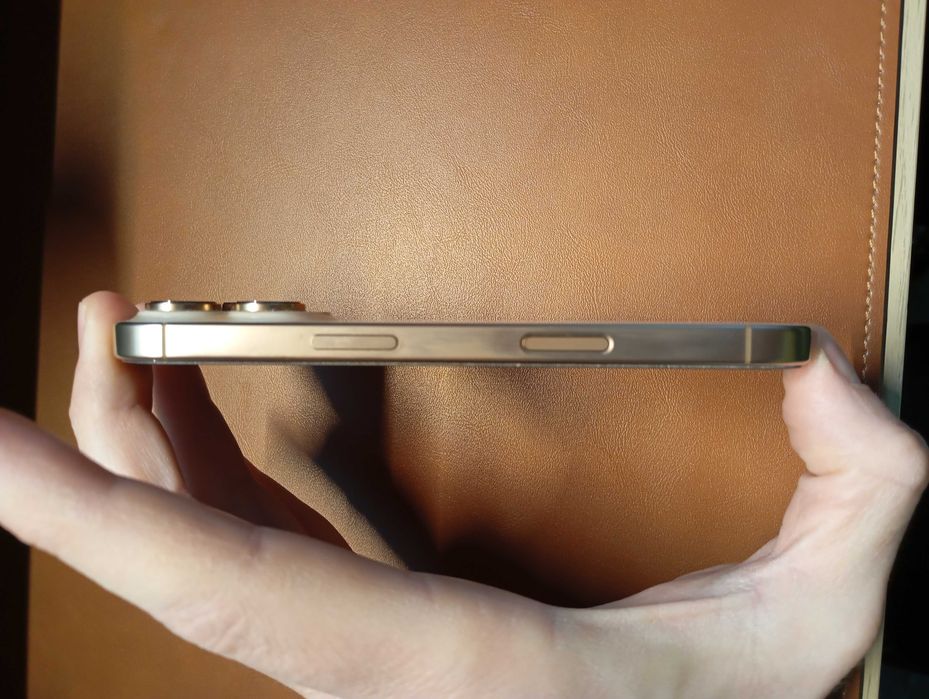 iPhone 16 pro 512GB Desert Titanium