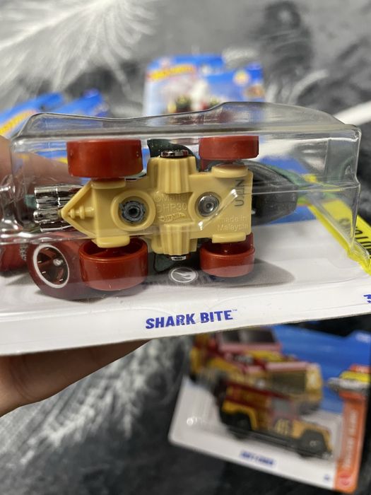 se vinde Hot Wheels th