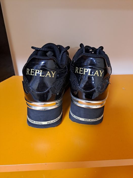 Сникърси  Reply  ,почти нови