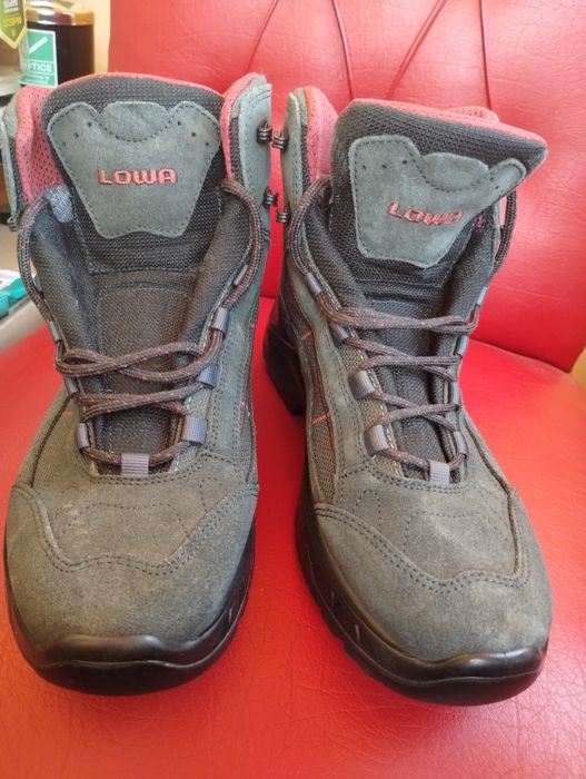 Bocanci barbati Lowa