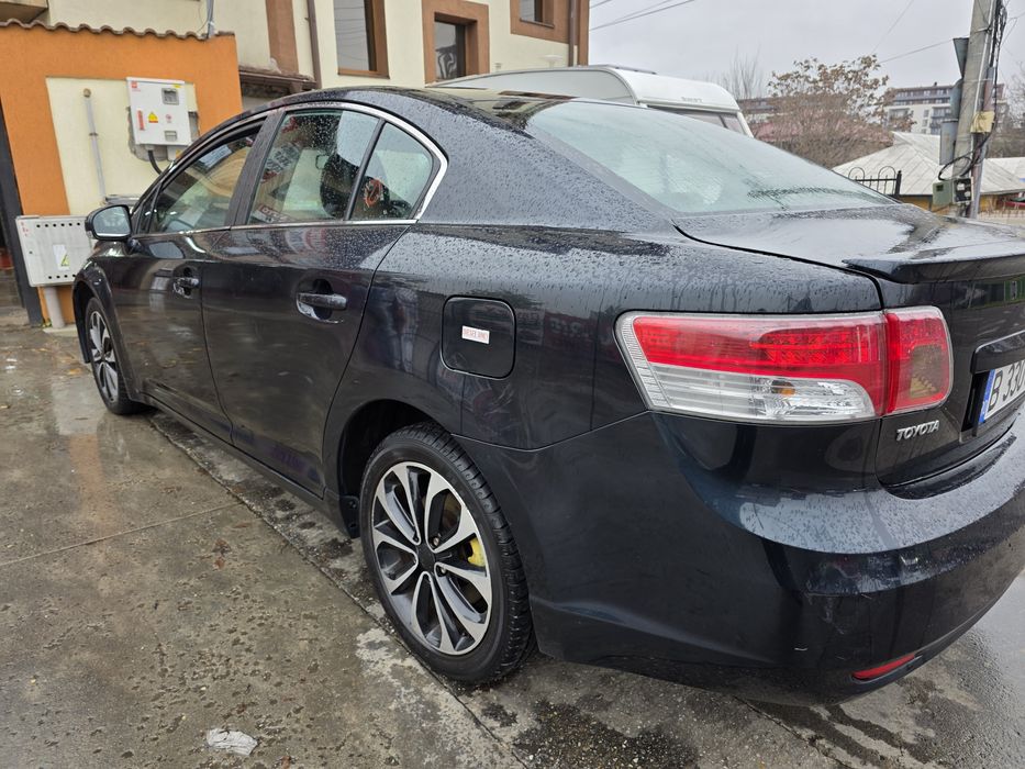 Toyota Avensis T27 2011