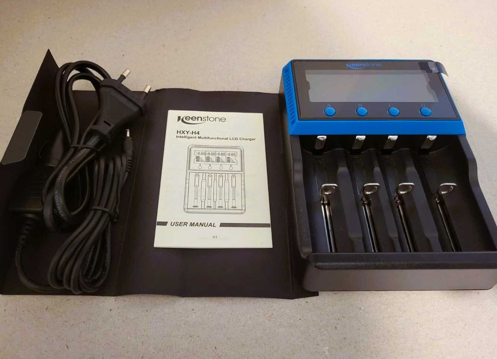 Încărcător inteligent Keenstone H4 LCD pt acumulatori 18650, AA, AAA