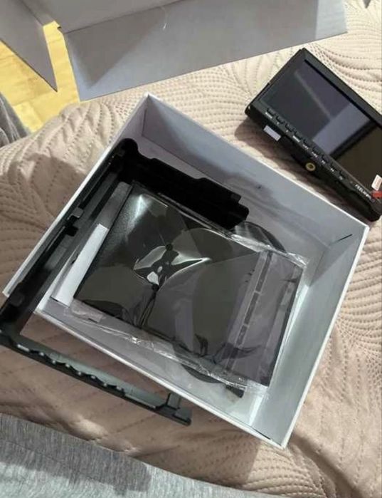 Monitor slim camera foto sau video NOU