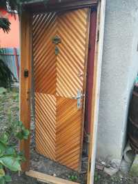 Usa exterioara din lemn cu toc, dimensiune exterioara: 205x88 cm