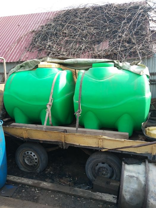 Продам бочки по 1 Кубу чистые