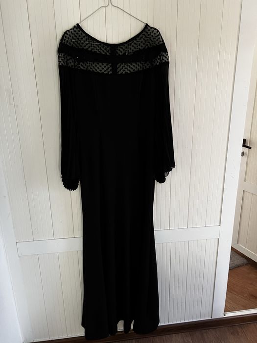 Чёрное длинное платье с сеткой