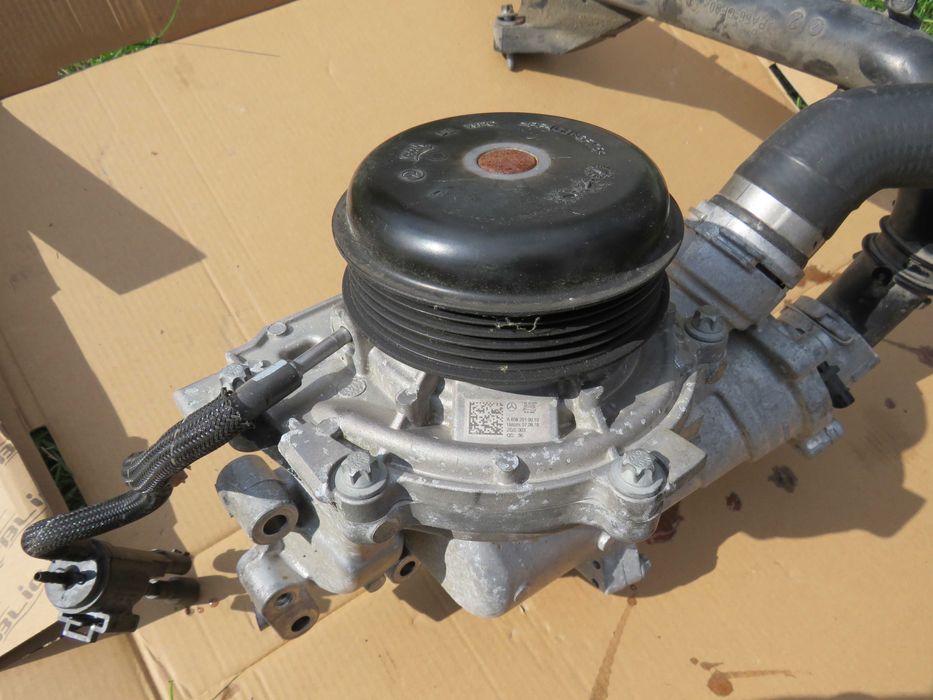 Водна помпа W222 W223 S400 S350 CDI 656