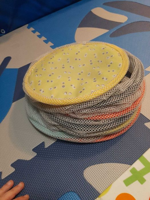 Urgent! Vand figurine plus Disney si alte plusuri, tunel/cutie jucarii