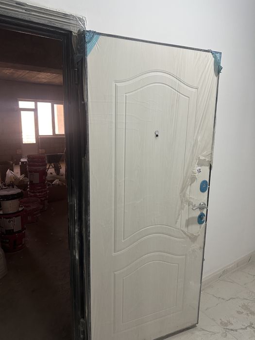 Сыртқы есік. Входной дверь