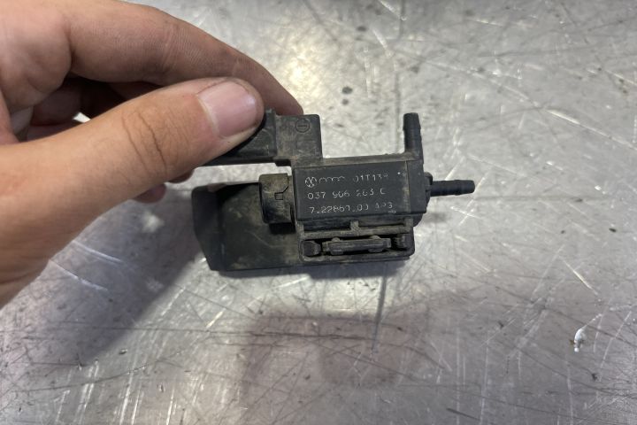 Electrovalva supapa vacuum 037906283C / 037 906 283 C Volkswagen VW P