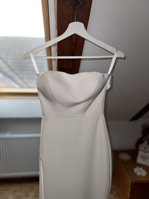 Rochie de civilă custom-made Conică accesorizată cu o Capă