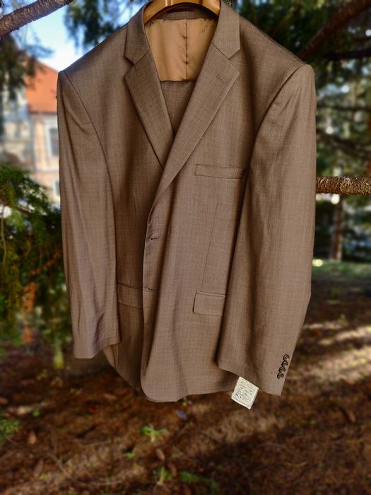Costum Giorgio Armani ORIGINAL- 64 -NOU - cu husa- Maro - Lana virgina