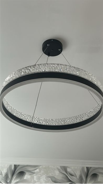 Продаем срочно люстру