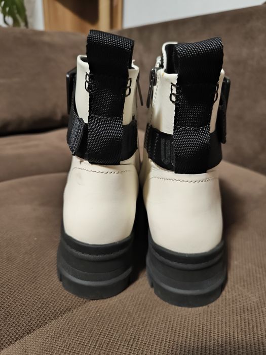Botine/cizme UGG platform din piele sid, alb fildes -40