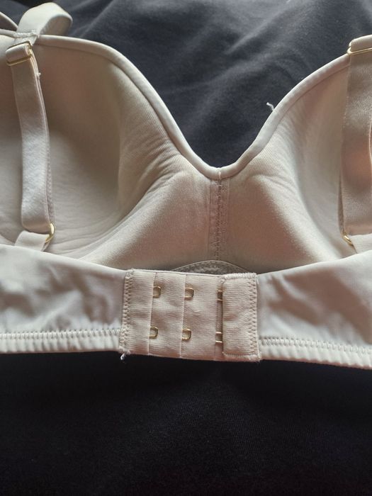 Сутиени три броя