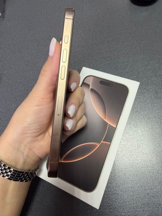 Iphone 16 pro, desert titanic