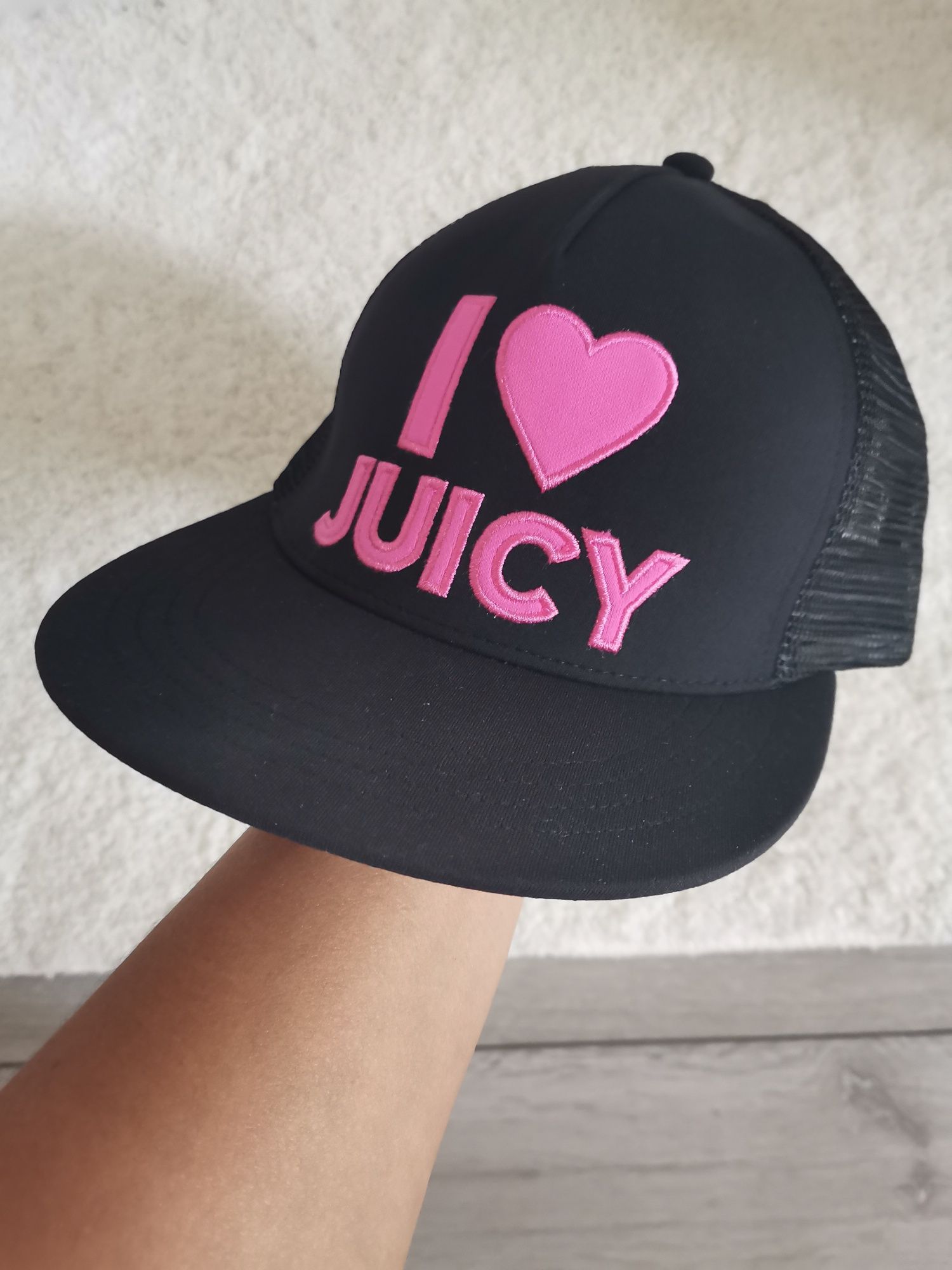 Juicy couture шапка с козирка