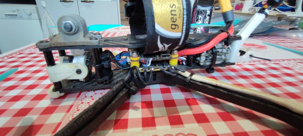 Продавам 5 inch FPV дрон 4s DJI