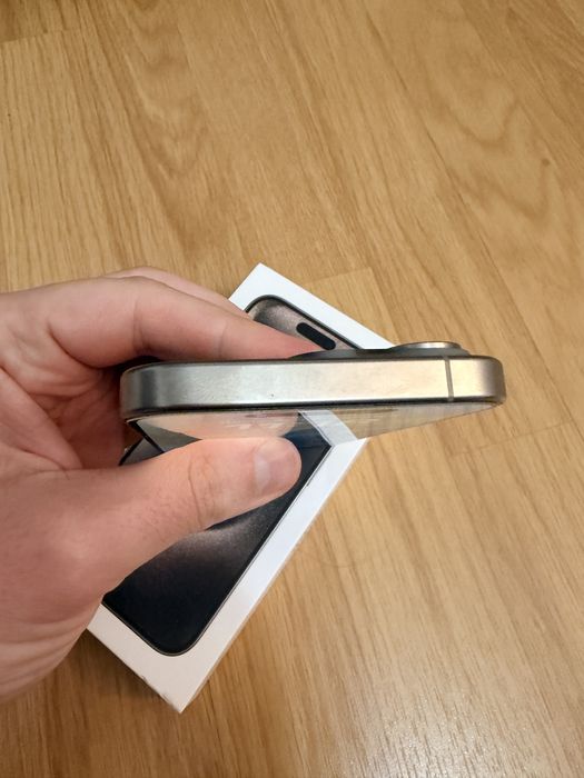 Iphone 15 pro la cutie impecabil