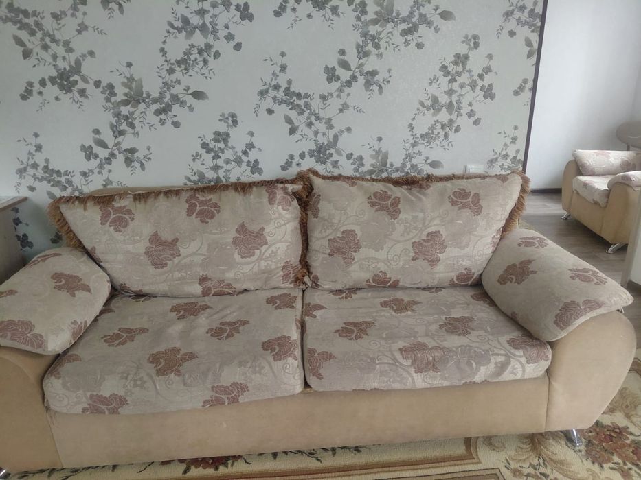 Мягкий уголок и подставка