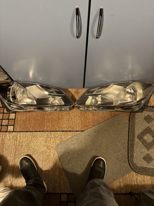 VW CADDY 2011г.Предни фарове