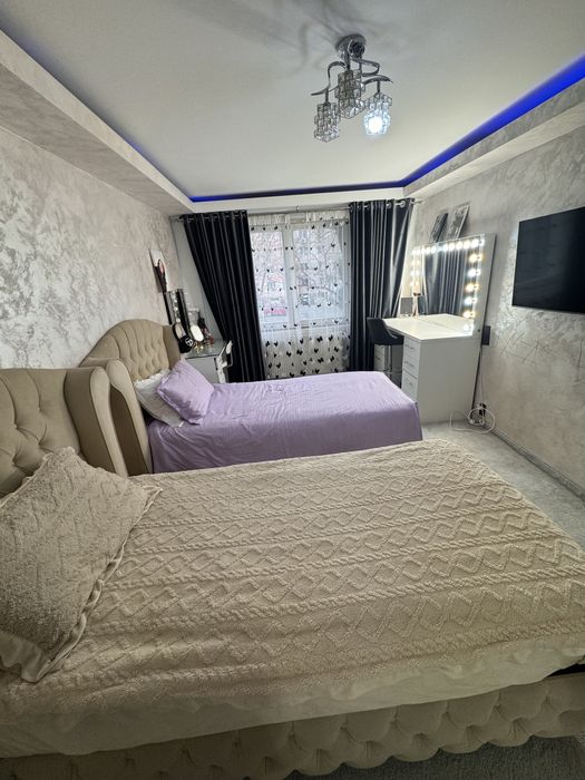 Vand 1 buc pat  de o persoana 93/200 m am doua buc