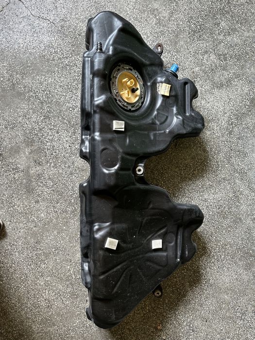 Резервоар с помпа за BMW F10 F11