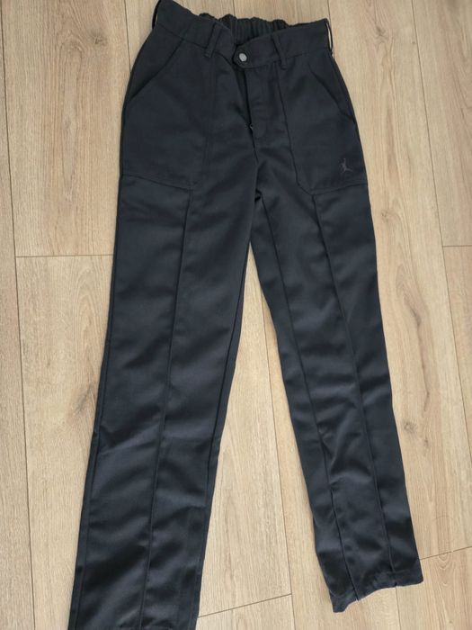 Vând pantaloni nike noi