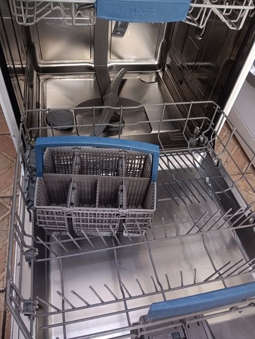 Свободно стояща съдомиялна Бош Bosch Made in Germany 2 години гаранция